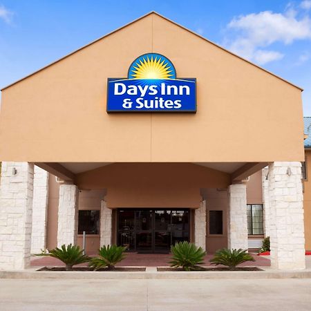 Days Inn & Suites By Wyndham Conroe North Екстериор снимка