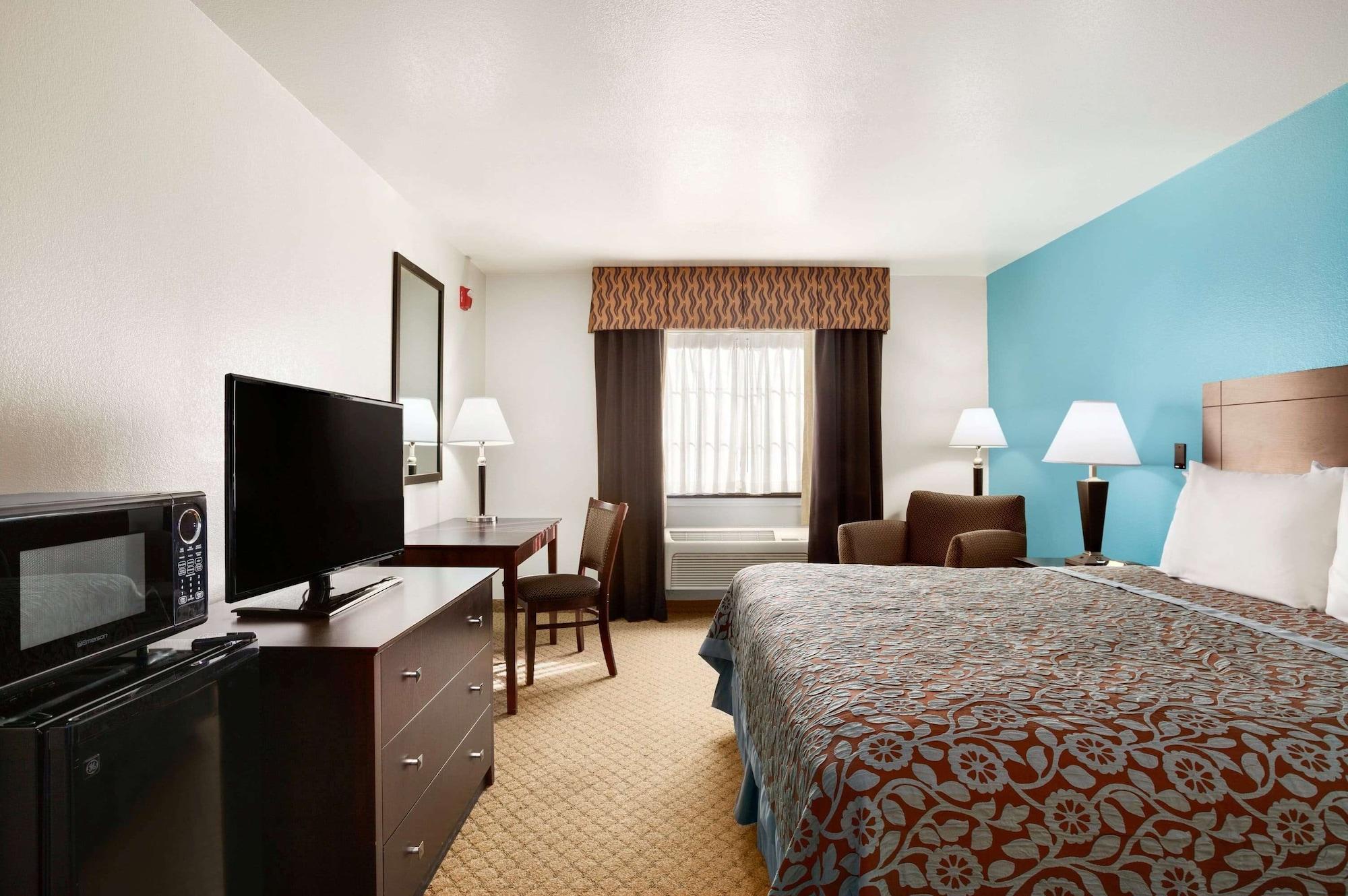 Days Inn & Suites By Wyndham Conroe North Екстериор снимка