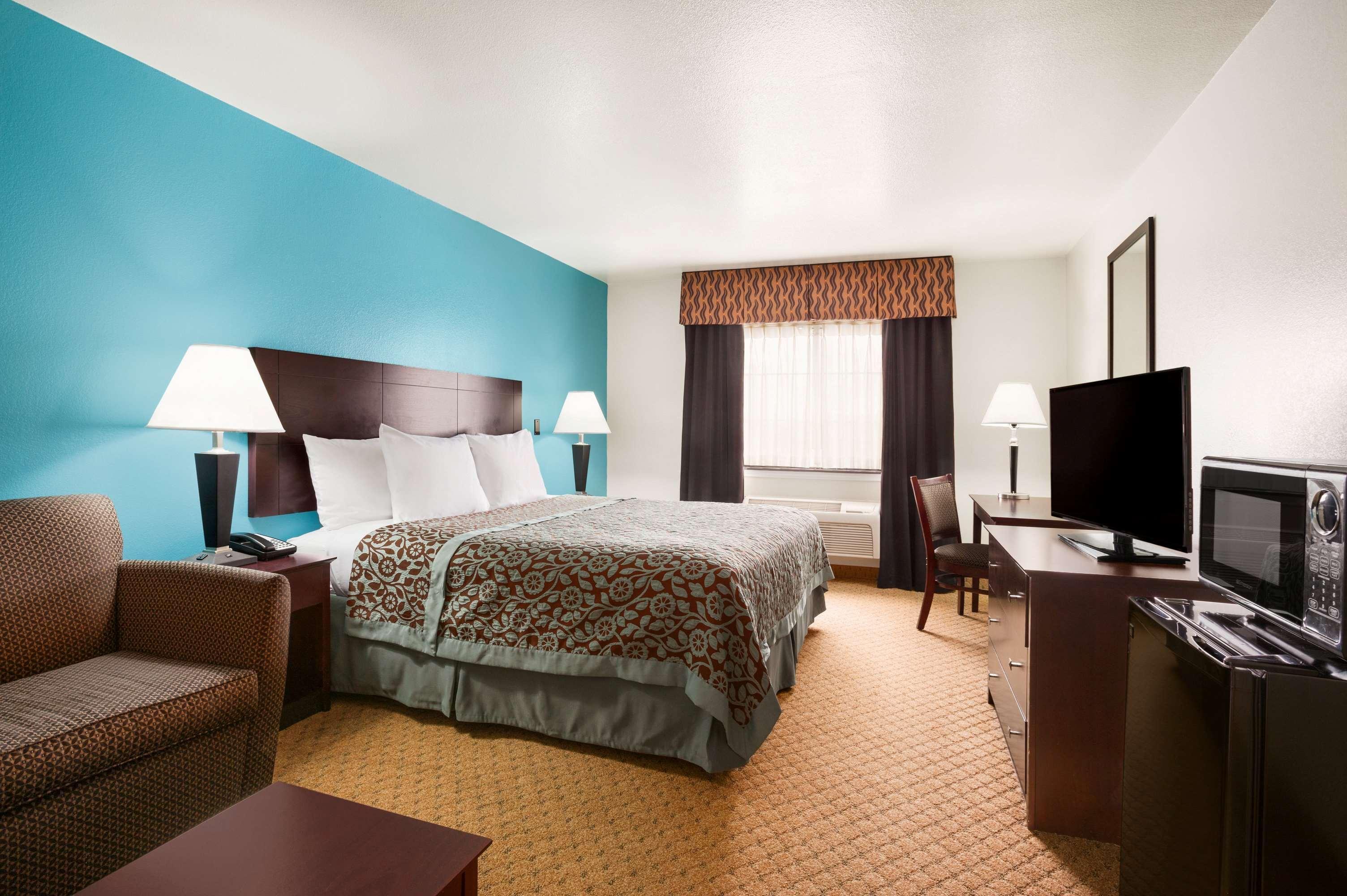 Days Inn & Suites By Wyndham Conroe North Екстериор снимка
