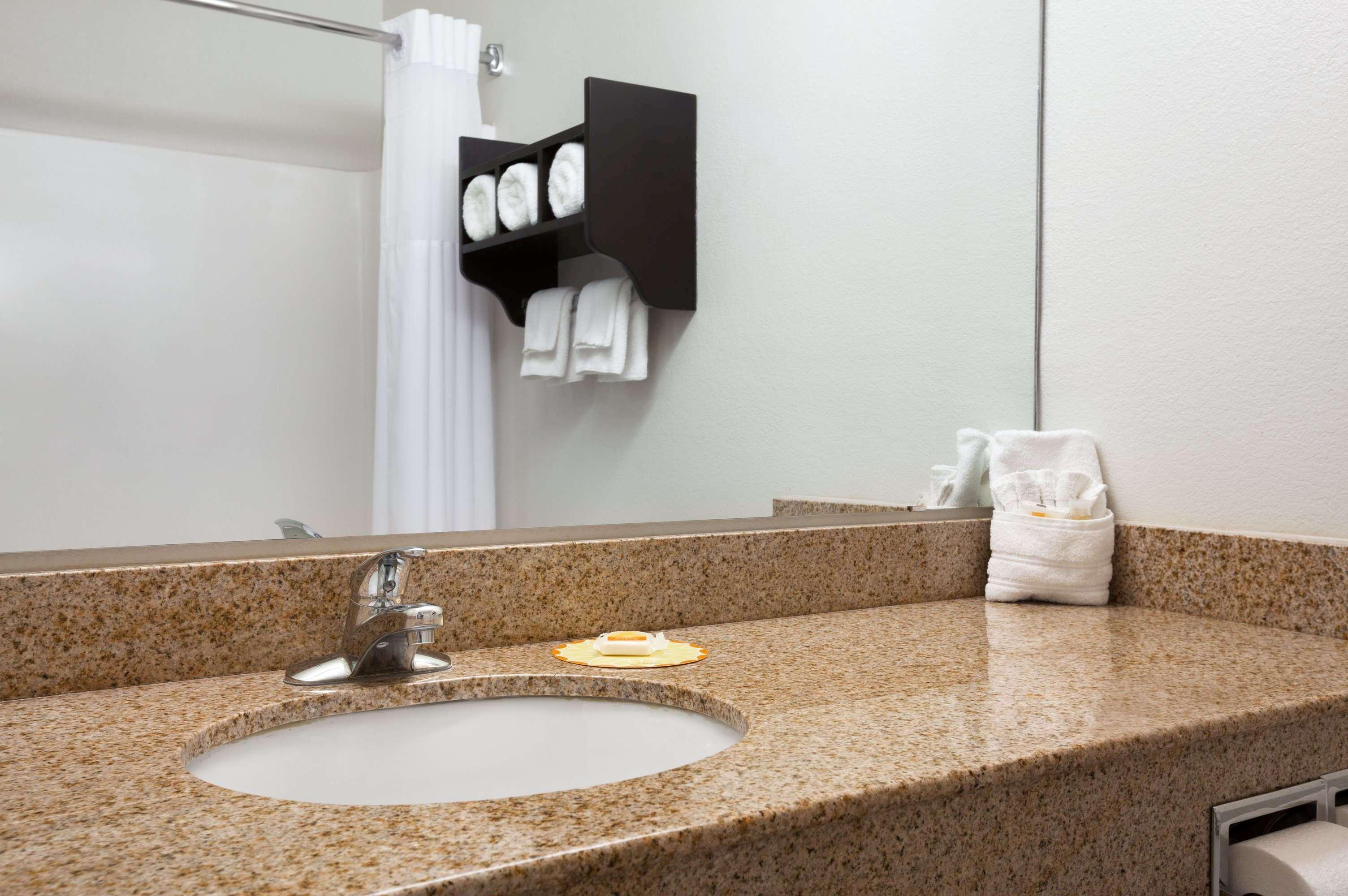 Days Inn & Suites By Wyndham Conroe North Екстериор снимка