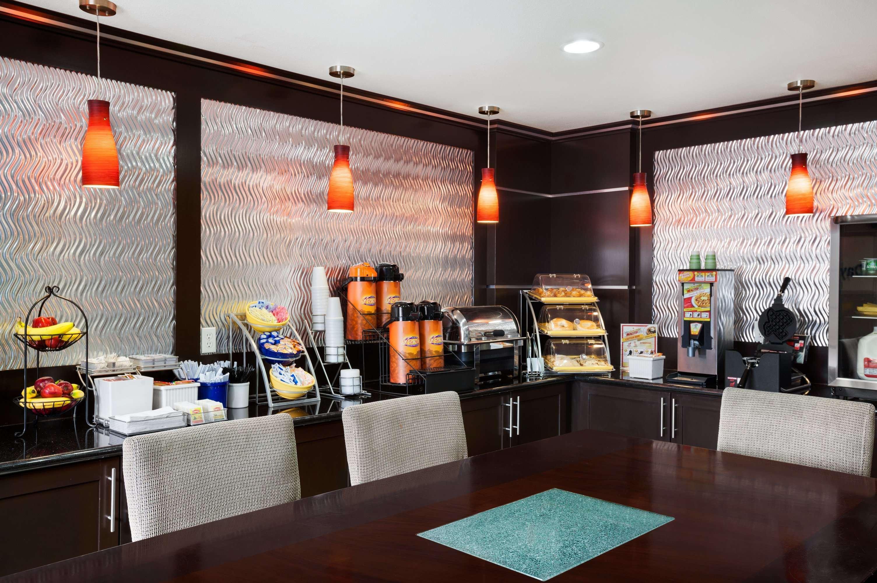 Days Inn & Suites By Wyndham Conroe North Екстериор снимка