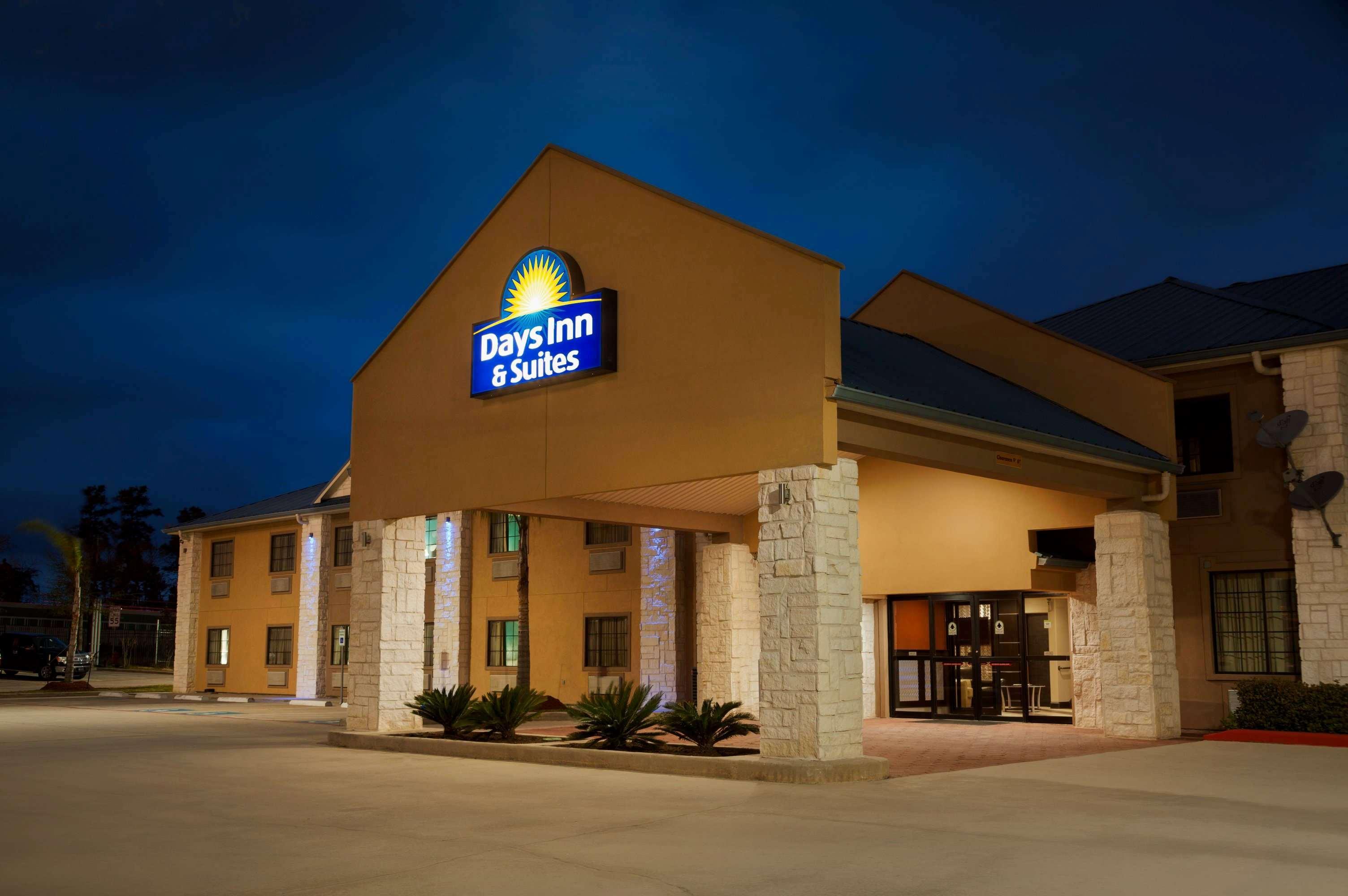 Days Inn & Suites By Wyndham Conroe North Екстериор снимка