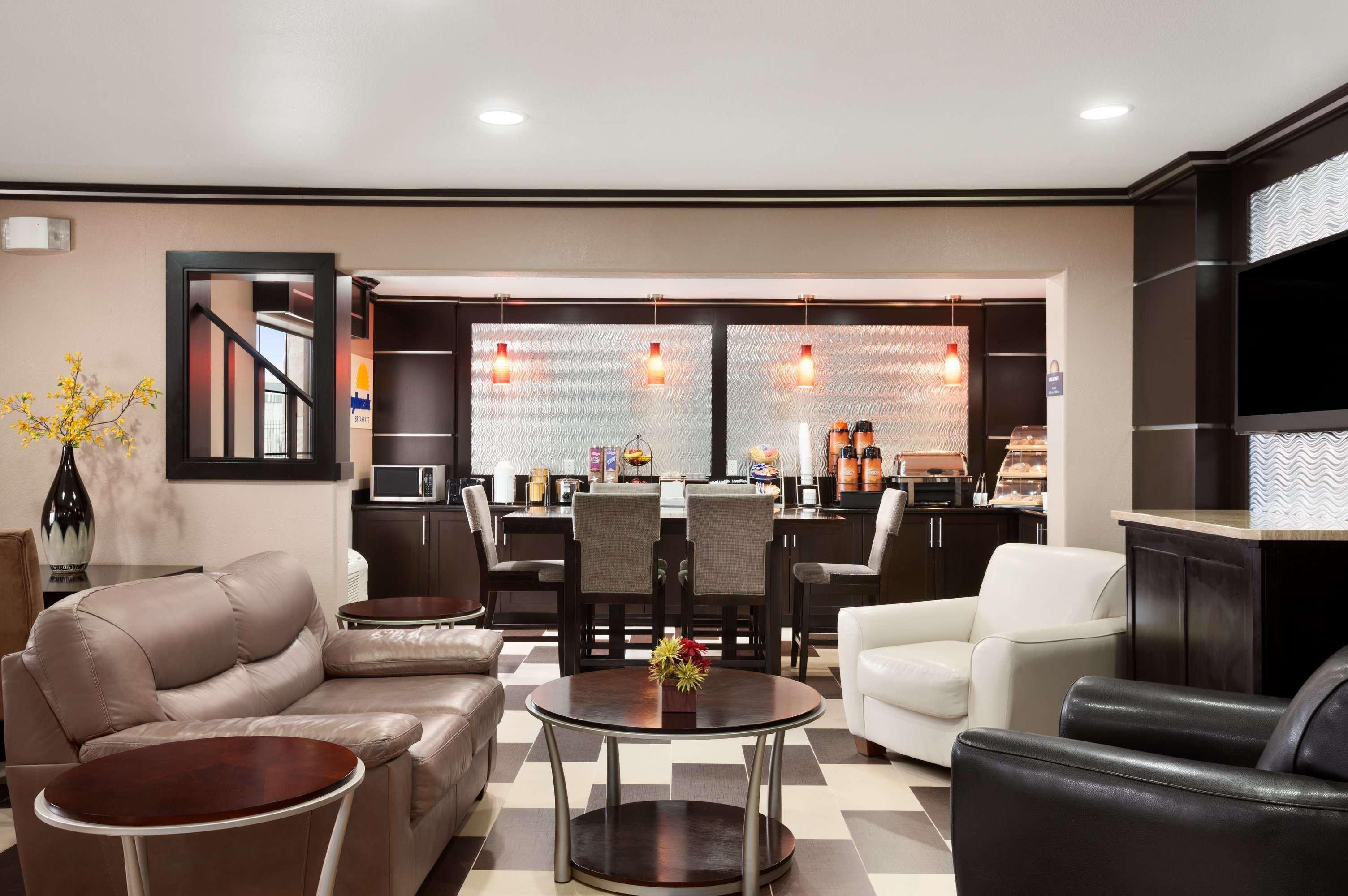 Days Inn & Suites By Wyndham Conroe North Екстериор снимка