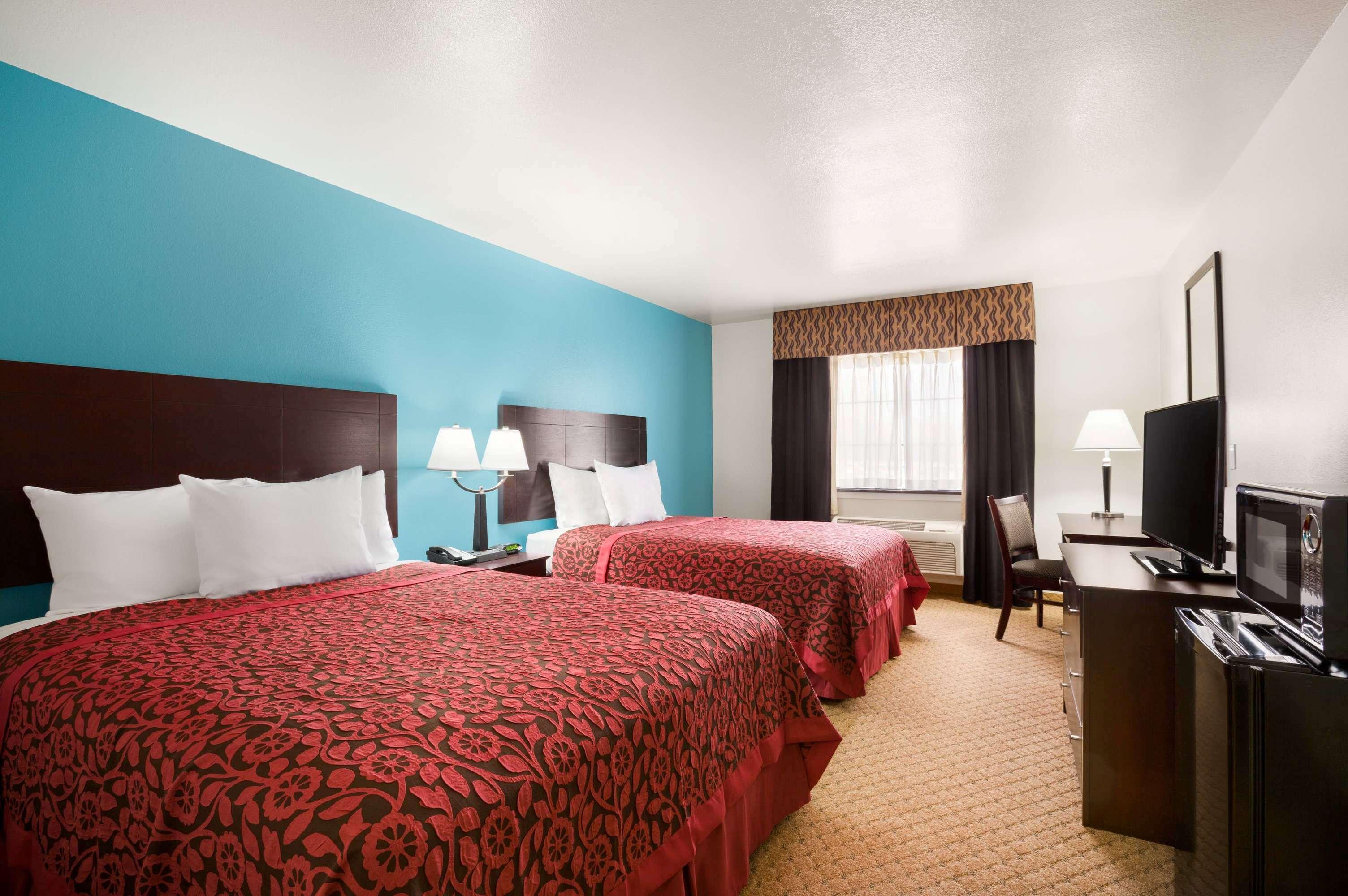 Days Inn & Suites By Wyndham Conroe North Екстериор снимка