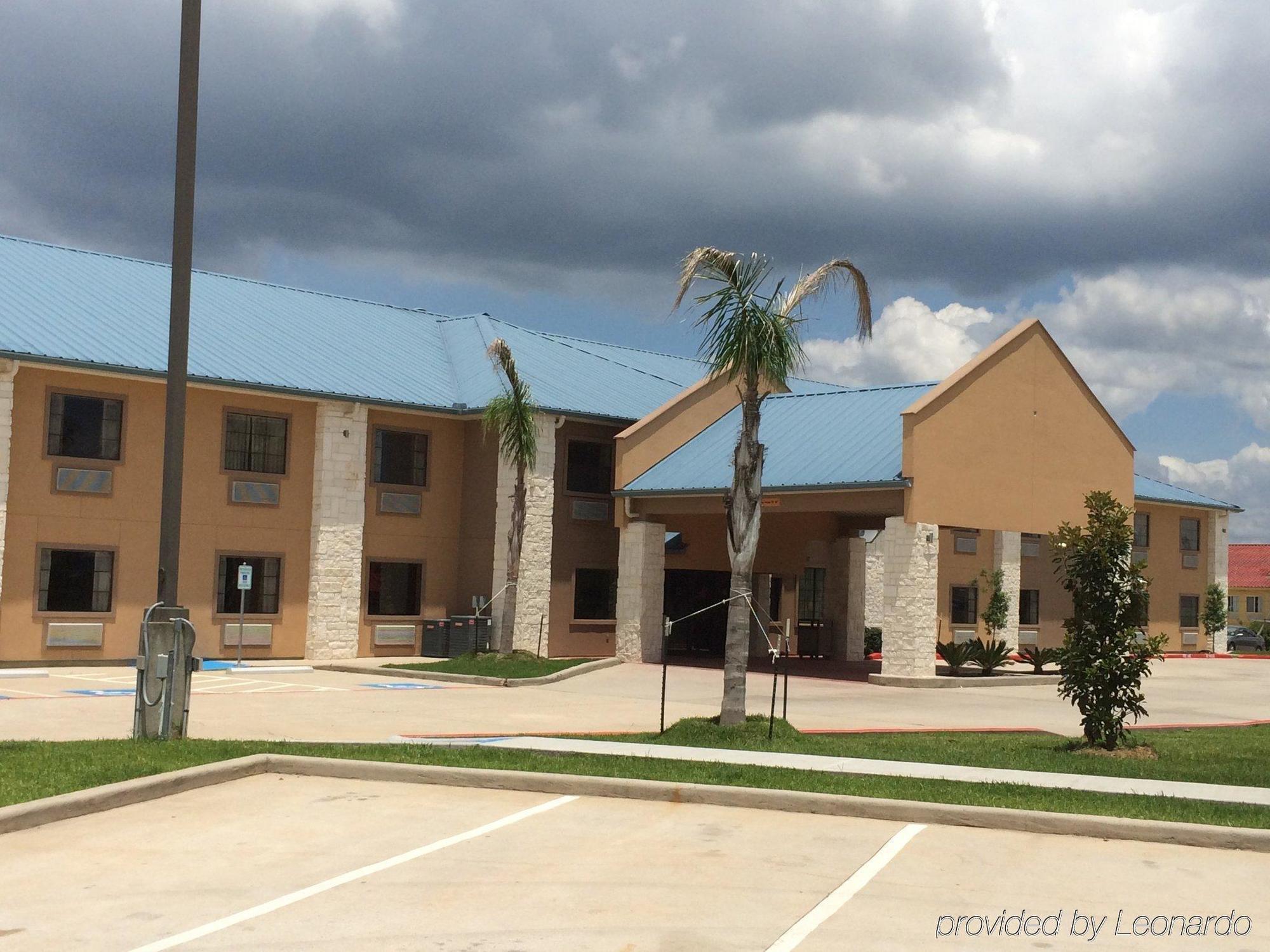 Days Inn & Suites By Wyndham Conroe North Екстериор снимка