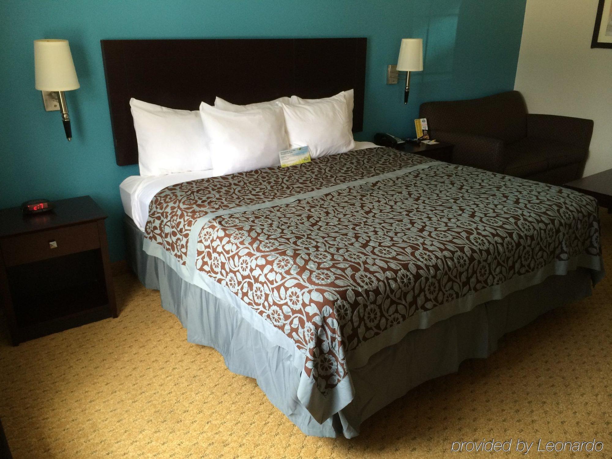 Days Inn & Suites By Wyndham Conroe North Екстериор снимка