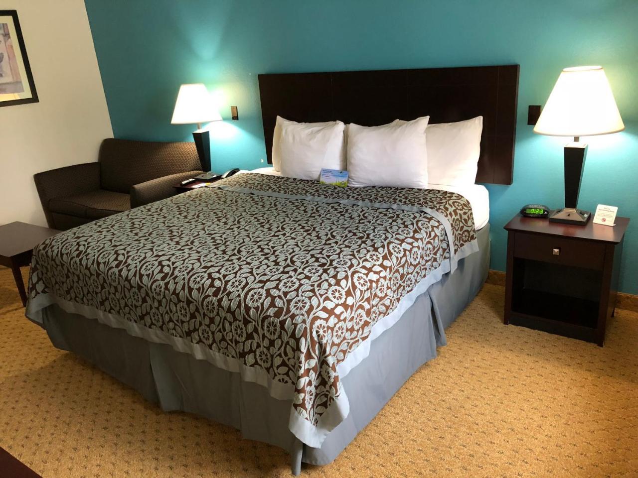 Days Inn & Suites By Wyndham Conroe North Екстериор снимка
